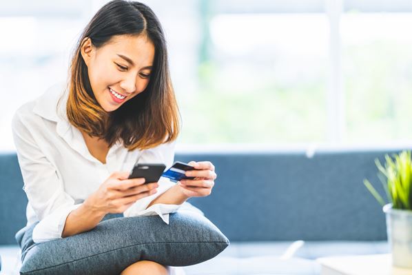 Customer shopping online